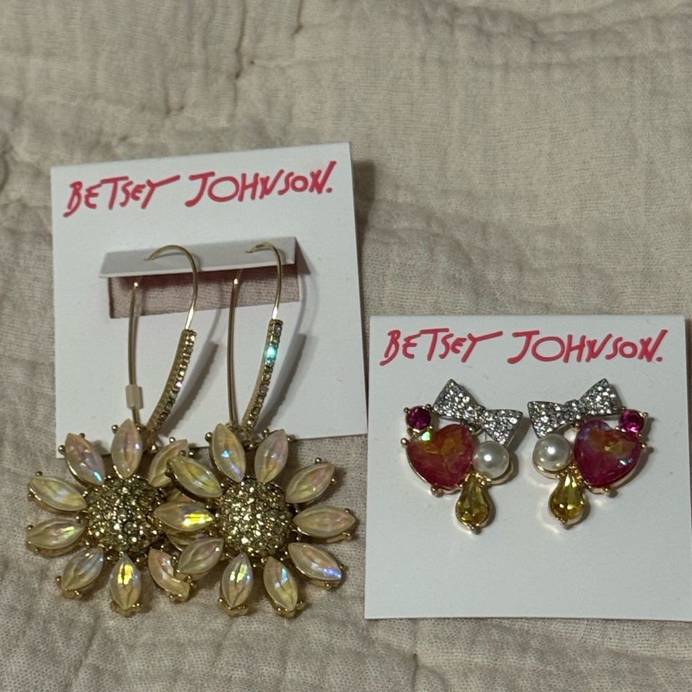 2 Pairs Betsey Johnson NWT Gold and Pink Floral Earrings